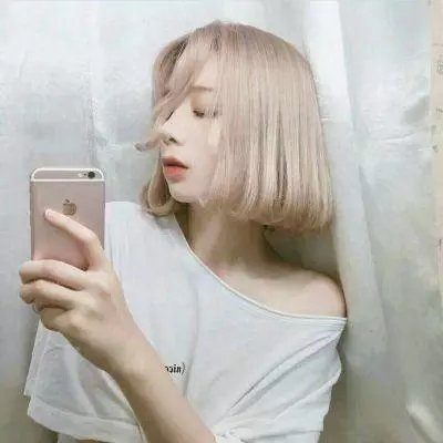 穿着旗袍的女孩